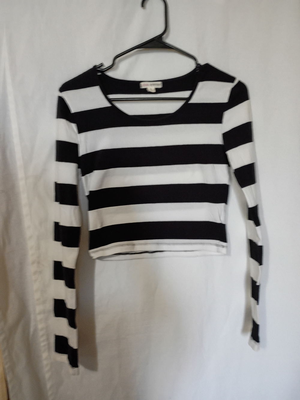 Zenana Outfitters  Girls Black & White Striped Long Sleeve Crop Top Size M
